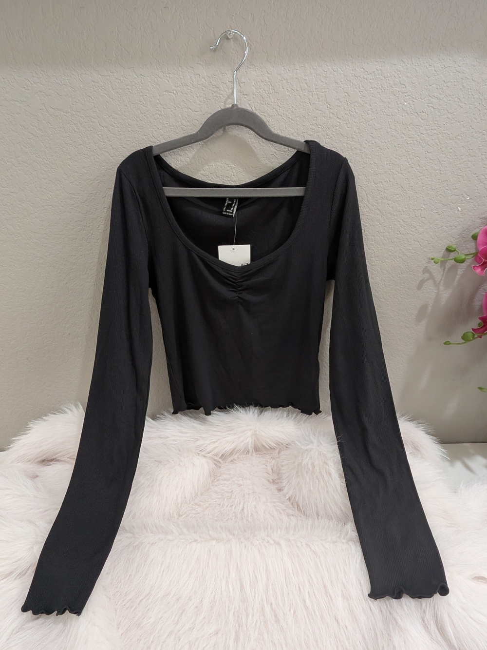 Forever 21 - Women's Black Long-Sleeve Scoop Neck Crop Top - Classic Casual